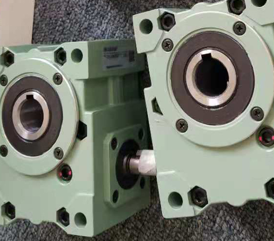 高精度高效率的TSUBAKI椿本齒輪減速機型號：EWJ35E...
